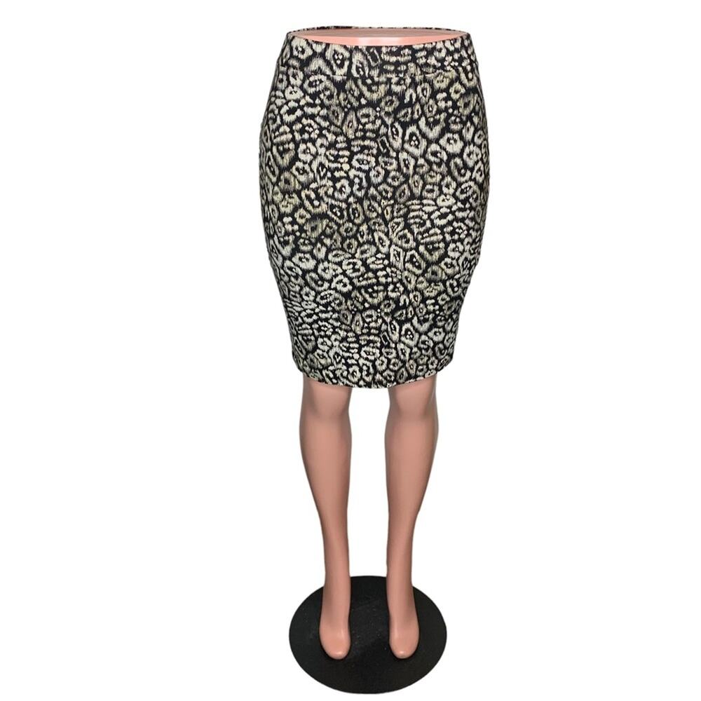 Ann Taylor Petite Pencil Skirt Zippers on Back Full Lining Size 0P Anima…